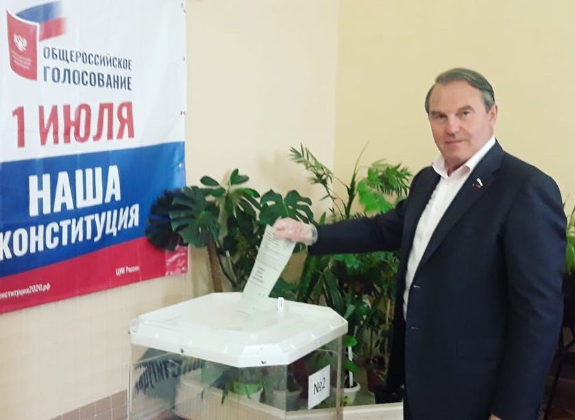 Заболевший рязанский сенатор Морозов никого не заразил во время голосования