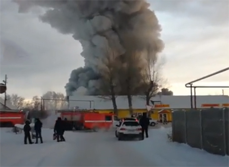 Десять человек сгорели в пожаре на обувном складе в Новосибирске