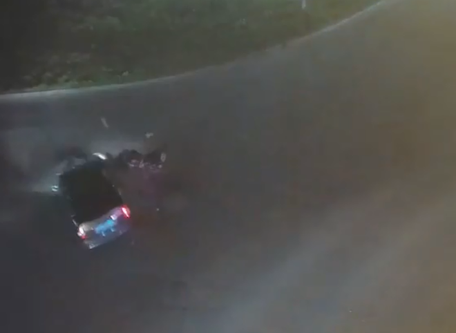 Момент аварии у «Глобуса», в которой серьезно пострадал мотоциклист, попал на видео