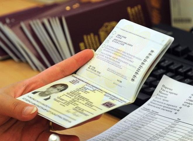 Путин поручил обеспечить выдачу биометрических загранпаспортов во всех МФЦ