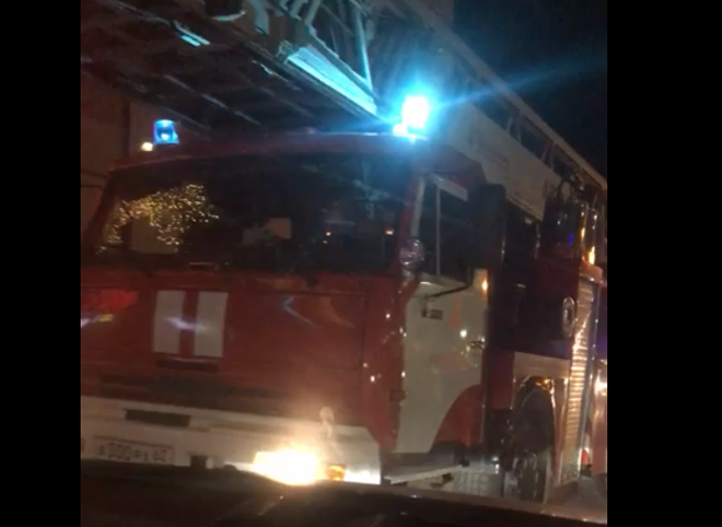 У ТРЦ «Премьер» заметили около десяти пожарных автомобилей