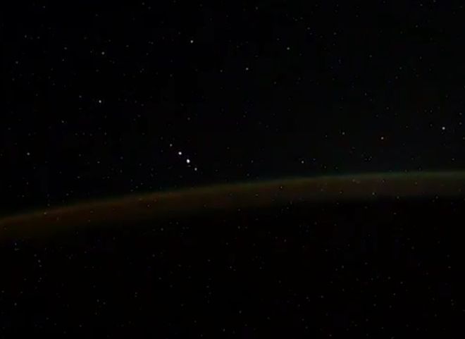 Российский космонавт с МКС снял загадочные объекты в космосе
