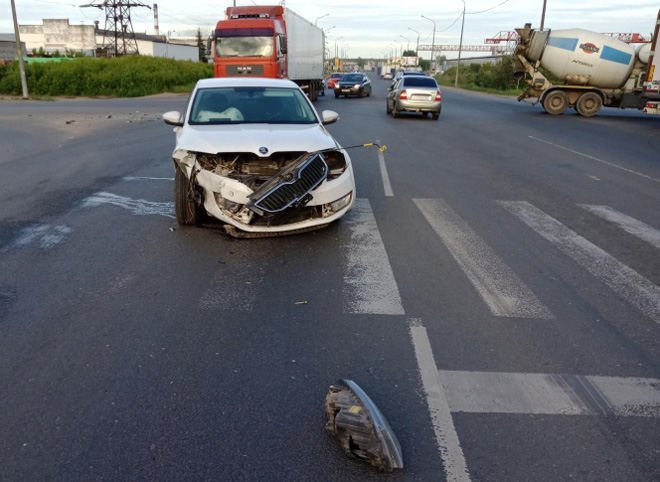 В Рязани столкнулись Lada и Skoda, пострадали два человека
