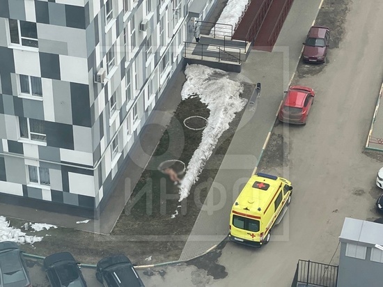 Опубликованы фотографии с места гибели 35-летней женщины на улице Шевченко