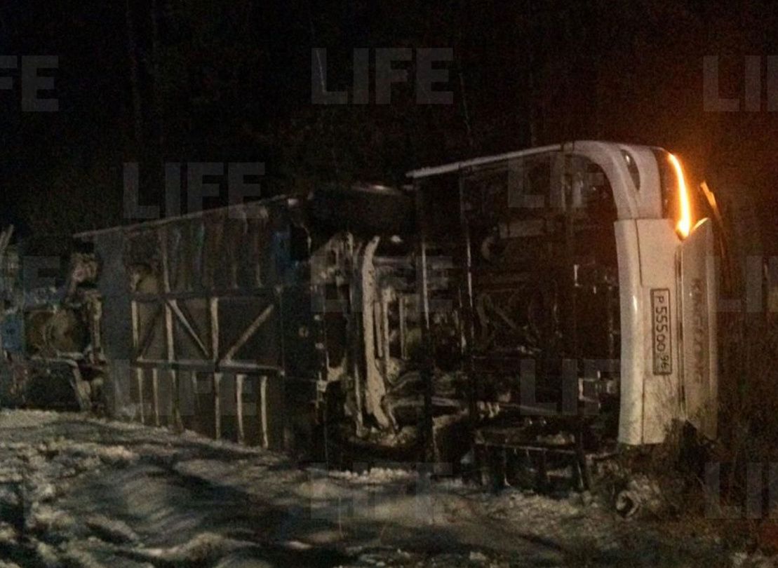 Автобус с фанатами Макса Коржа попал в ДТП в Свердловской области, пострадало 15 человек
