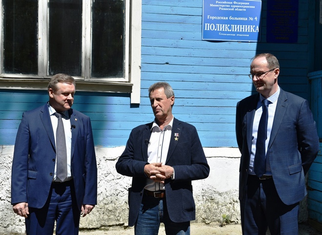 Губернатор принял участие в открытии мемориальной доски Паустовскому в Солотче