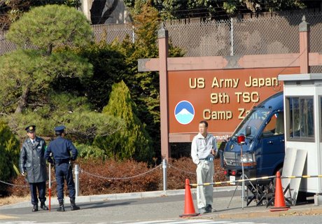 Базу США в Японии обстреляли самодельной ракетой