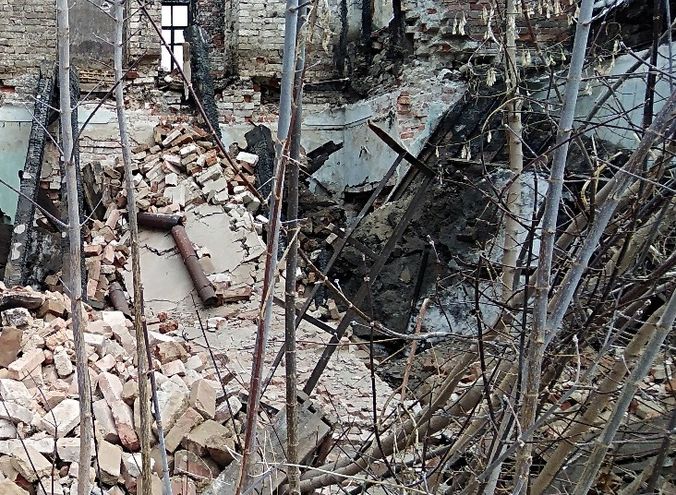 На Грибоедова рухнула стена заброшенного здания
