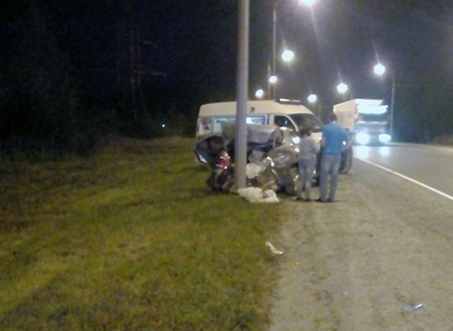 Под Рязанью на трассе М5 столкнулись Nissan и Mercedes, пострадала 17-летняя девушка