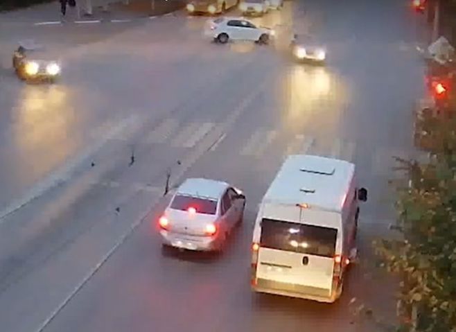 Серьезное ДТП на улице Дзержинского засняла камера видеонаблюдения