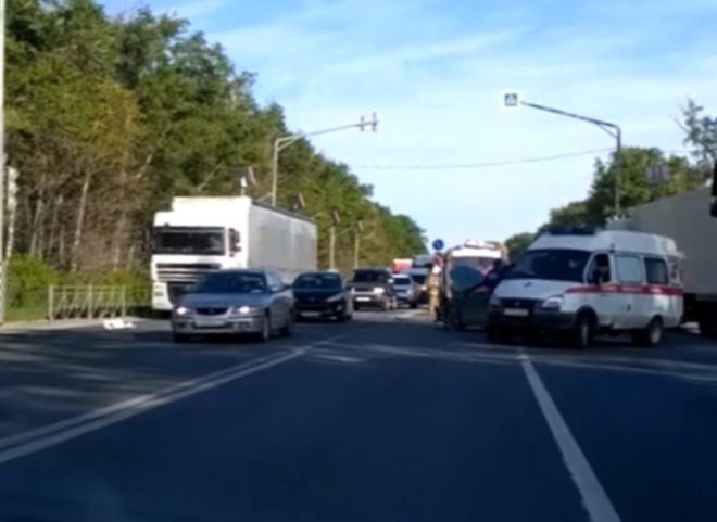 На трассе М5 под Рязанью столкнулись фура и Kia Rio (видео)