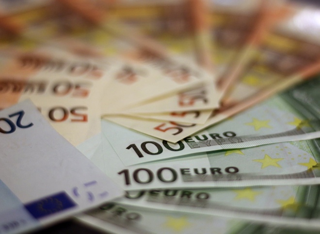 Курс евро превысил 83 рубля