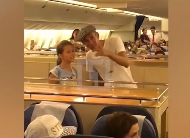 Актер Панин устроил пьяный дебош в самолете (видео)