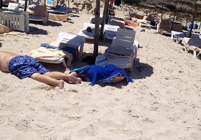 В Тунисе при обстреле отелей погибли 27 человек