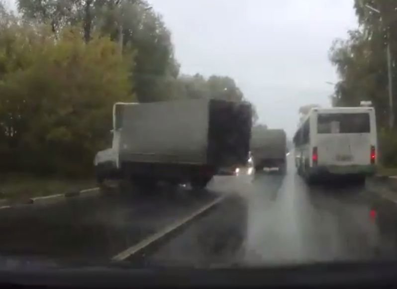 Столкновение «Газели» и «Лады» на Михайловском шоссе попало на видео