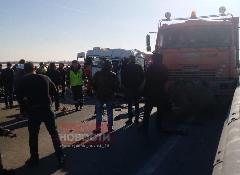 В Ростовской области в ДТП с маршруткой погибли шесть человек