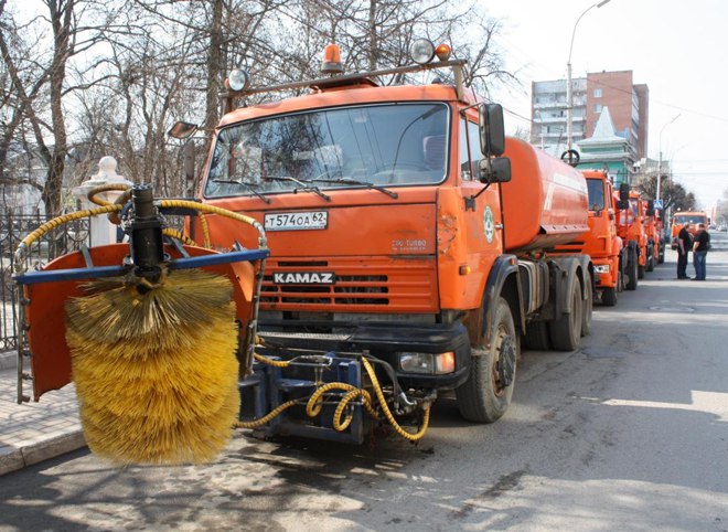 На улицы Рязани вышли 11 комбинированных дорожных машин «ДБГ»
