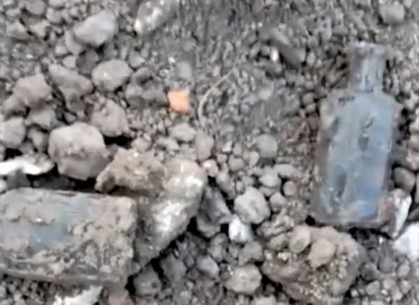 При раскопках в Наташином парке нашли старинные флаконы