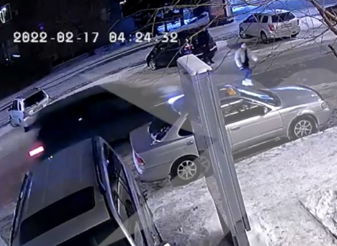 В Красноярске Honda сбила перебегавшую дорогу 19-летнюю девушку