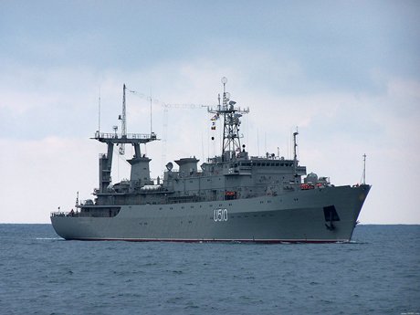 На корабле «Славутич» поднят Андреевский флаг