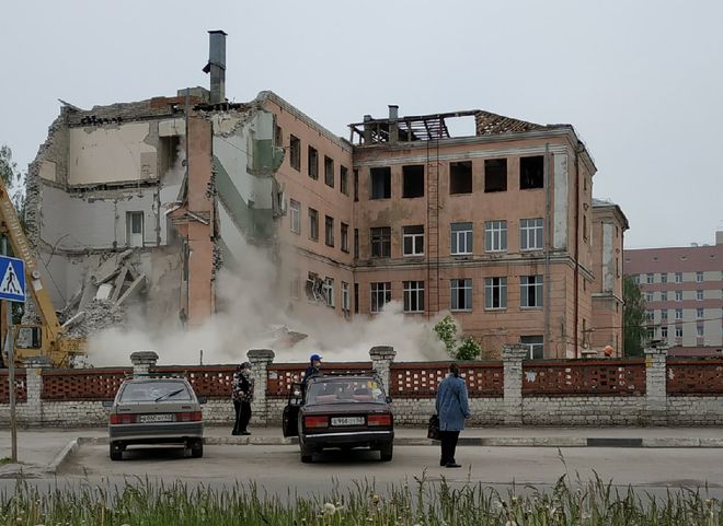 Фото: в Рязани сносят здание онкодиспансера