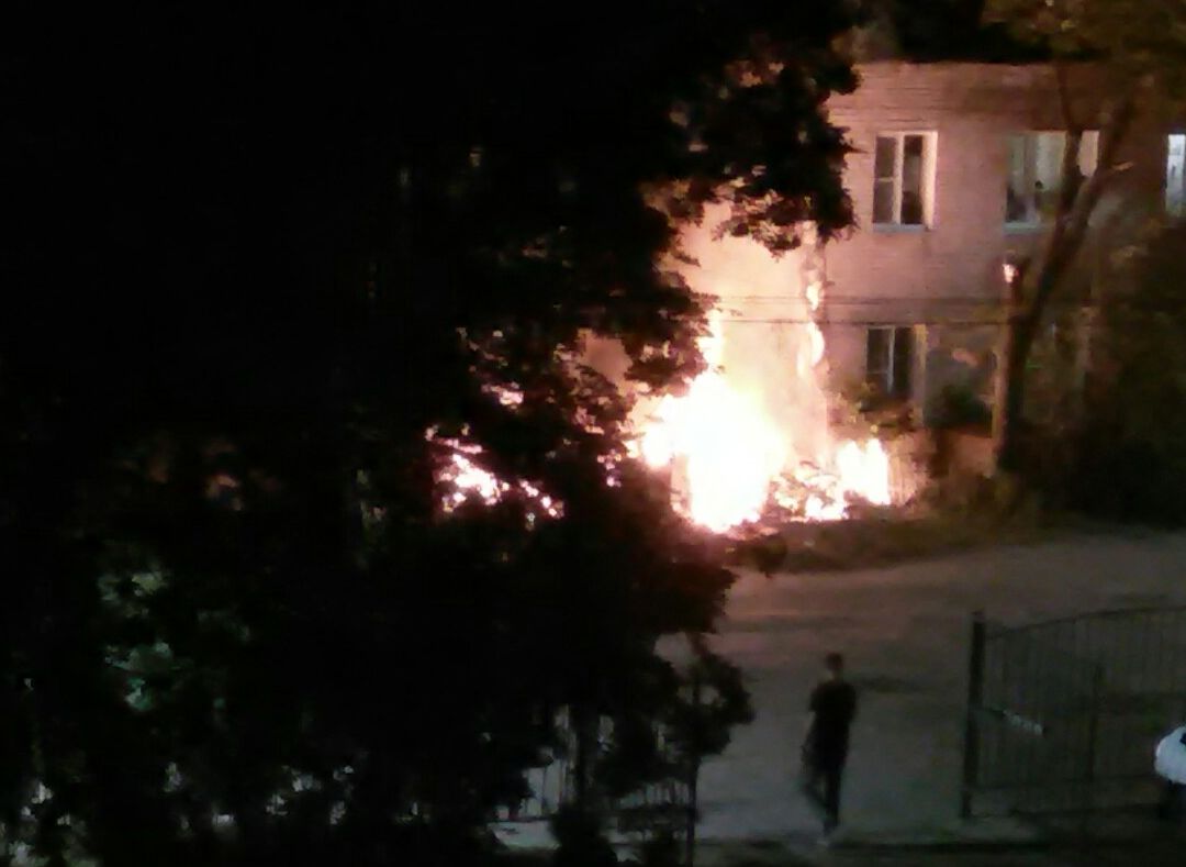 Ночью произошел пожар на проезде Островского