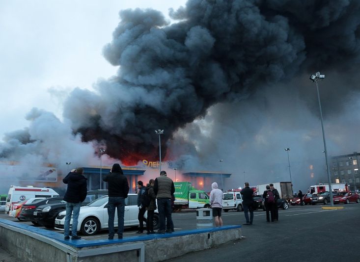 СМИ: причиной пожара в гипермаркете «Лента» стала разлившаяся горючая жидкость