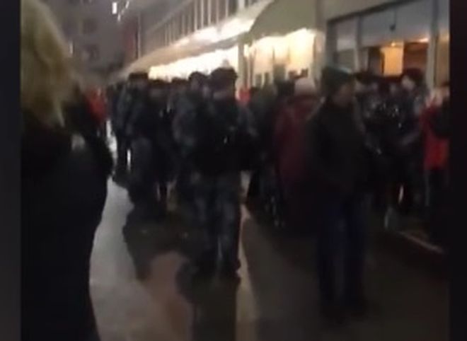 Полиция и ФСБ пришли с проверками в ТЦ «Москва» и на рынок «Садовод» 