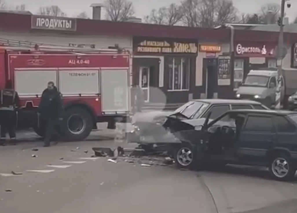 В Ситниках засняли разбитые автомобили