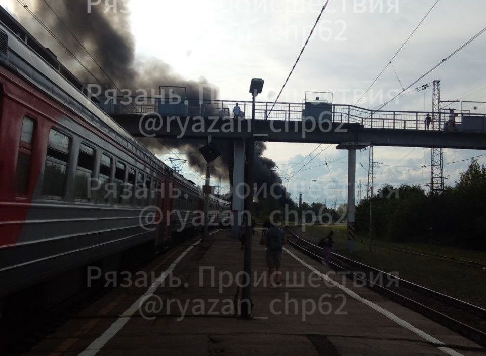 Пожар случился у станции Лесок