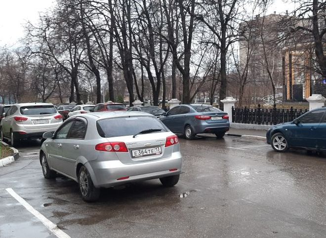 Рязанец рассказал о наглой парковке сотрудников Академии ФСИН