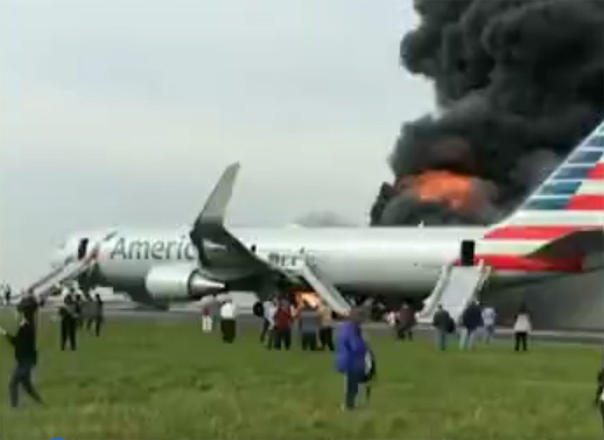 Два самолета загорелись в США при взлете и посадке (видео)