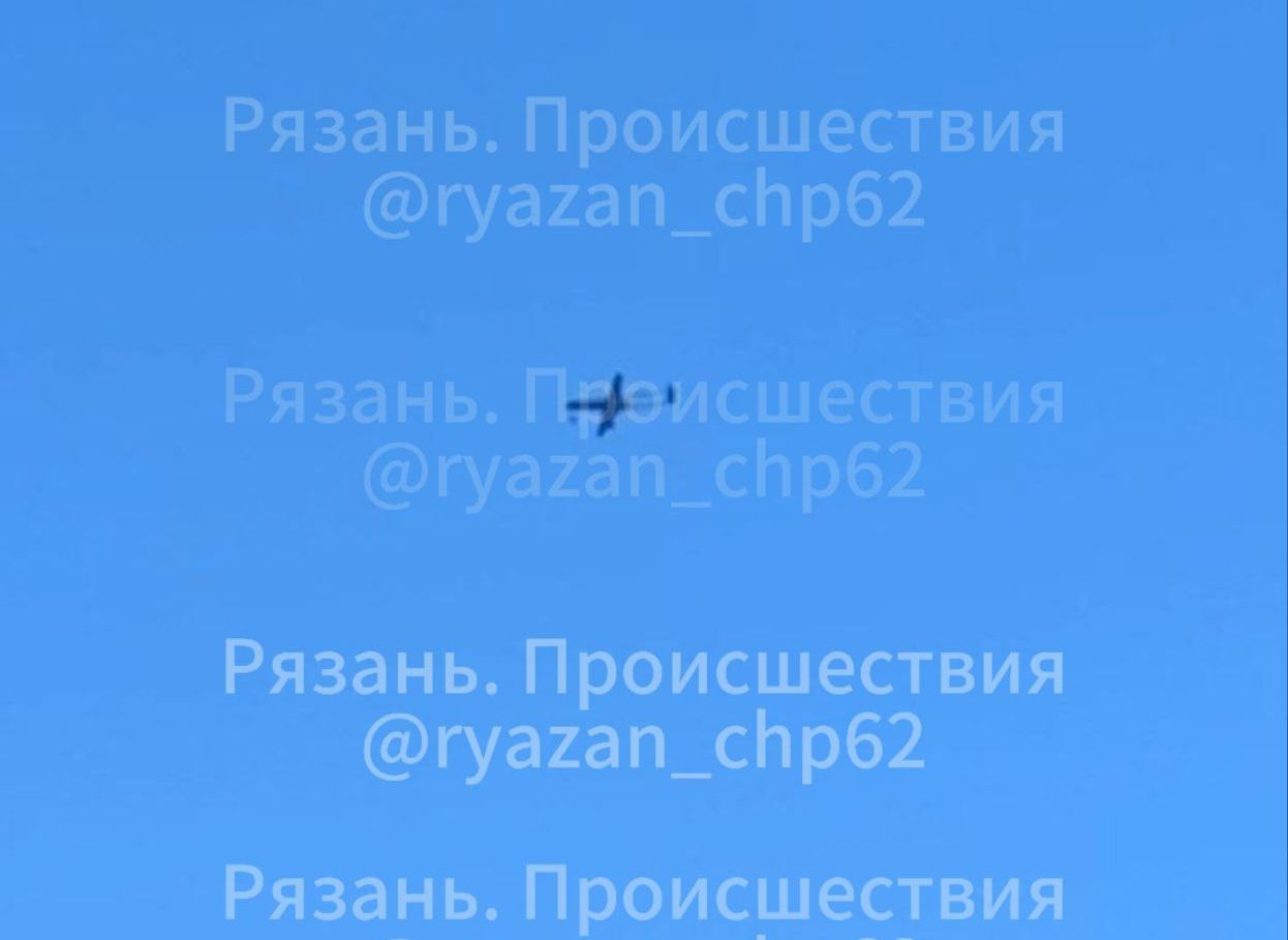 Мониторинговые каналы сообщили о БПЛА в небе над Рязанской областью