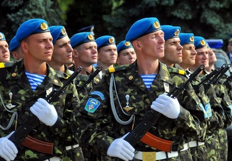 Путин и Шойгу поздравили десантников с праздником