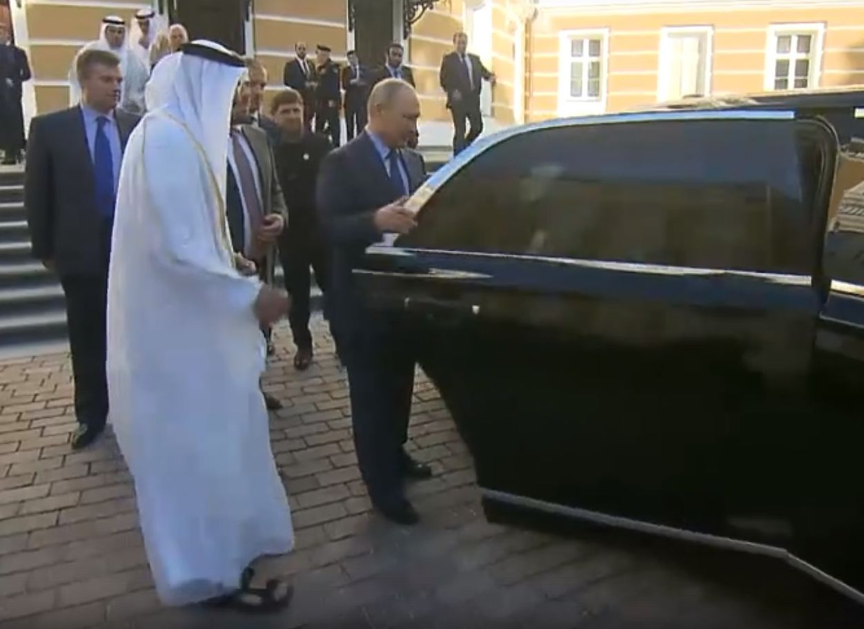 Путин показал принцу Абу-Даби автомобиль проекта «Кортеж» (видео)