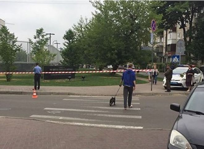 На территории посольства США в Киеве прогремел взрыв