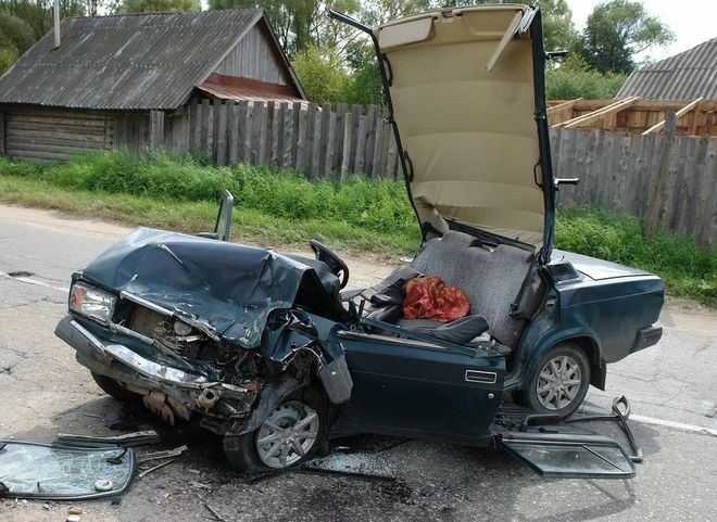 В Ермиши столкнулись две легковушки, один из водителей получил тяжелые травмы