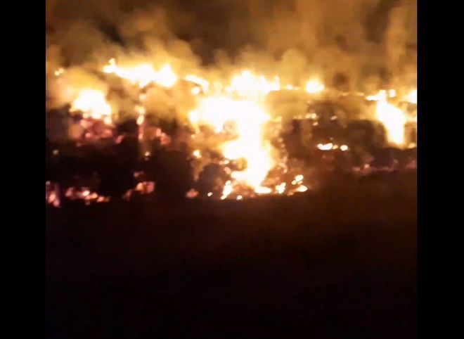 На окраине Рязани произошел крупный пожар