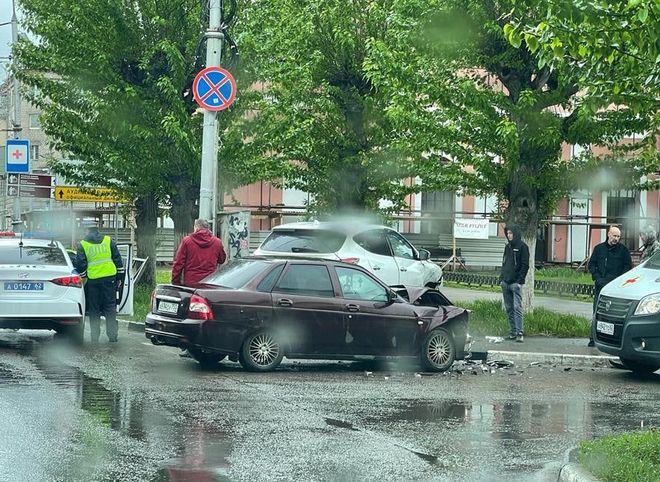 Из-за серьезного ДТП на улице Циолковского образовалась огромная пробка
