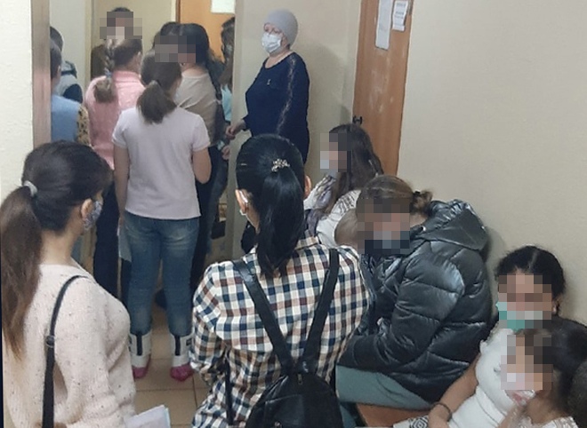 Рязанцы засняли огромную очередь в детской поликлинике №6