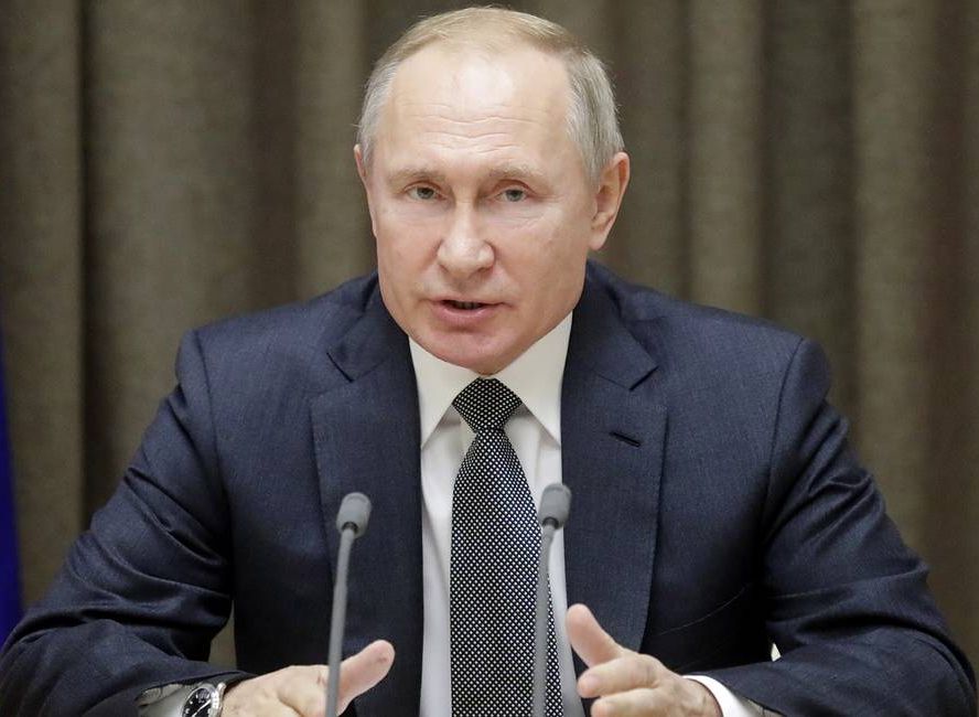 Путин подписал закон об увеличении МРОТ