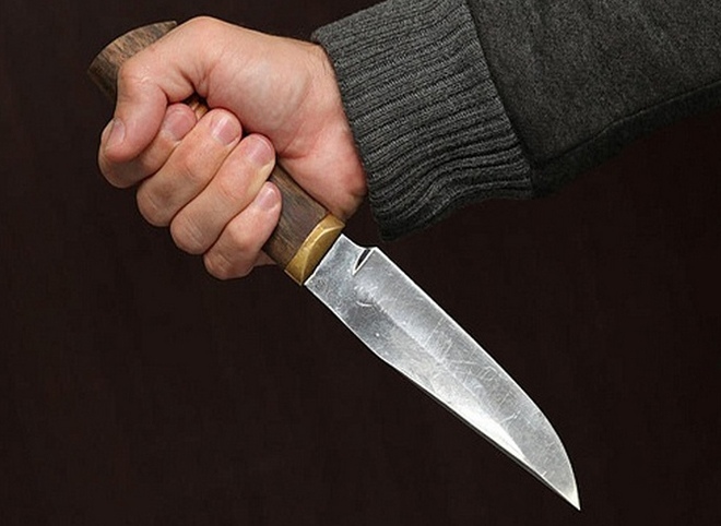 В Пронске четверо молодых людей задержали рецидивиста с ножом