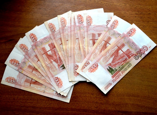 Аналитики назвали причины резкого падения курса рубля