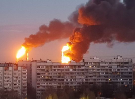 В Москве загорелся нефтеперерабатывающий завод (видео)