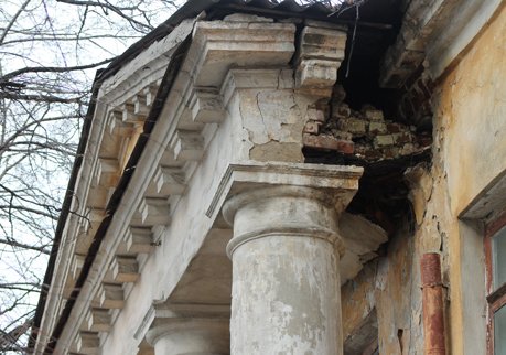В центре Рязани рушится памятник архитектуры