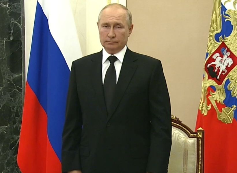 Путин заявил, что глава МЧС Зиничев погиб, исполняя свой долг