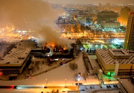 Пожар в научном институте Москвы тушат уже более 15 часов