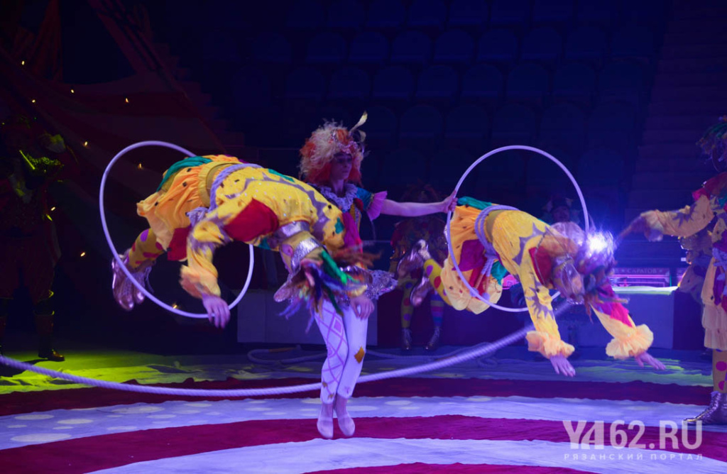 Фото 6 Скакалка номер в шоу Балаган Рязанский цирк.JPG