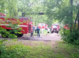 Пожар на улице Чернышевского тушат 34 человека и 10 единиц техники