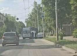 Водителя BMW, пострадавшего в Приокском, троллейбус прижал к автомобилю